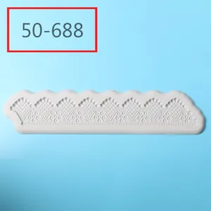 Dettaglio stampo in silicone bordo pizzo ondulato per pasta di zucchero e dolci