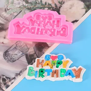 Detailopname van Happy Birthday siliconen mal met kleurrijke taartdecoratie afwerking