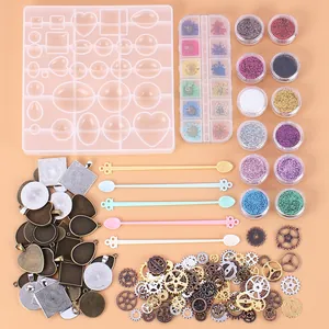 Kit completo da 83 pezzi per creazione gioielli in resina fai-da-te con stampi e ciondoli.