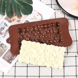Dettaglio dello stampo in silicone con trama a bolle per cioccolato e decorazioni fondant