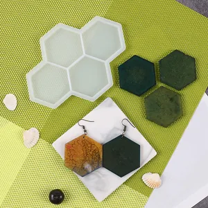 Vue détaillée du moule en silicone hexagonal pour dessous de verre et boucles d'oreilles DIY