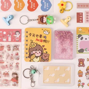 Coffret cadeau papeterie mignonne avec carnet, autocollants et porte-clés pour étudiants