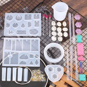 Kit completo per la creazione di gioielli in resina fai-da-te con vari stampi in silicone.