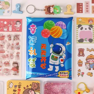 Pochette surprise créative de papeterie pour élèves avec motif astronaute coloré