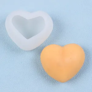 Détail du moule en silicone 3D en forme de cœur pour la fabrication de bougies DIY