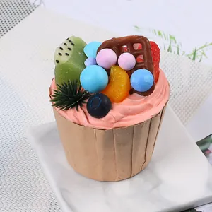 Nahaufnahme von Cupcake-Dekorationen, erstellt mit professionellen Silikon-Fondant-Kugelformen
