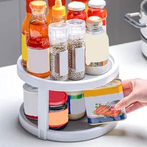 Vue détaillée d'un support à épices rotatif blanc à 2 niveaux pour cuisine moderne