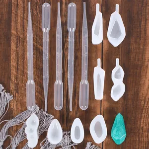 Kit fusione resina fai-da-te con stampi in silicone e pipette da 3ml su fondo legno