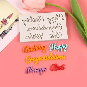 Detailopname van de Happy Birthday siliconen mal met kleurrijke 3D-groetbrieven voor decoratie