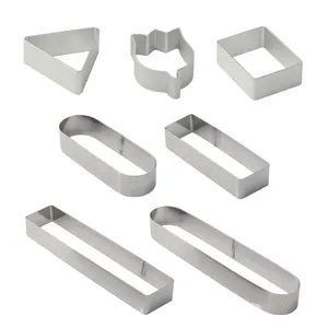 Set van verschillende geometrische roestvrijstalen uitstekers voor fondant en koekjes