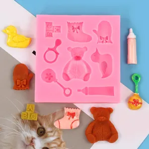 Molde de silicona rosa para decoraciones de fondant con temática de bebé, oso y patito