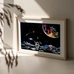 Lebendiges Astronauten- und Weltraum-Scratch-Art-Set in einem minimalistischen Holzrahmen