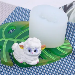 Mini schaap siliconen mal met afgewerkt wit hars lammetje voor DIY