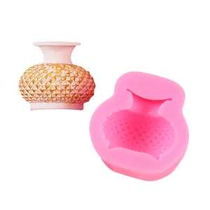 Rosa Silikonform in Vasenform mit Textur für Harzguss und Kerzenherstellung