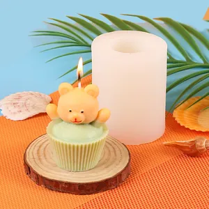 Siliconen mal voor het maken van beer-cupcake kaarsen of DIY bakdecoraties voor taarten