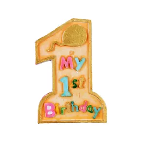 Detalle de un molde para el primer cumpleaños con el texto MY 1st Birthday