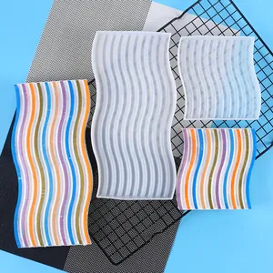Vista dettagliata degli stampi in silicone a onda per sottobicchieri e vassoi arcobaleno