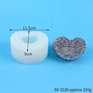 Heart silicone mold with dimensions 11.5x9cm and weight details for DIY crafts