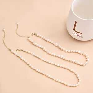 Collier de perles d'eau douce baroques naturelles aux formes irrégulières et fermoir doré