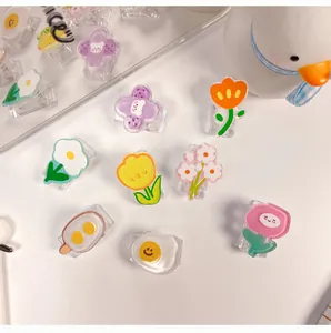 Verschiedene niedliche Acryl-Clips mit Cartoon-Motiven wie Tulpen und Eiern für Büro