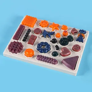Vista detallada del molde de silicona multiforma para postres y dulces DIY