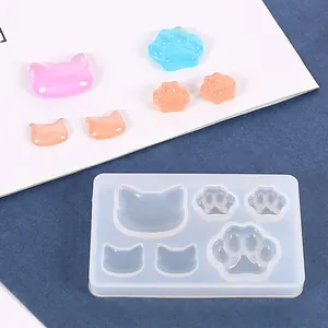Detalle del molde de silicona para resina de gato con manualidades listas