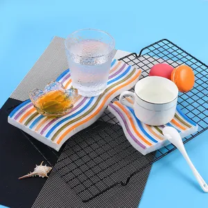 Sottobicchiere in silicone a onda arcobaleno con strisce multicolore come tappetino