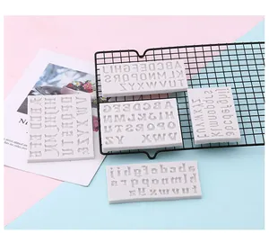 Set professionale di stampi in silicone con lettere per decorazioni di torte e dolci.
