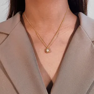 Vintage irregular gold pearl necklace for women, niche design stylish choker jewelry.