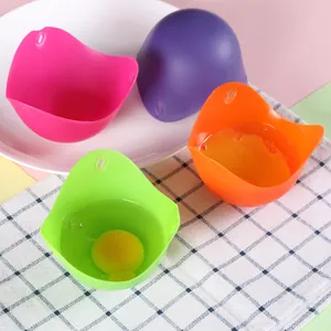 Set di 4 stampi colorati in silicone per cuocere le uova al microonde o sul fornello