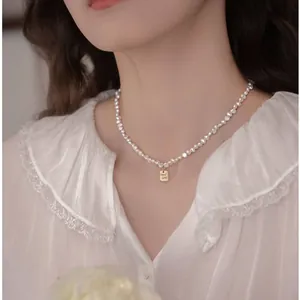 Collar de Perlas Artificiales Irregulares Barroco Francés Vintage de Cobre Dorado Con Colgante de Letra Good Luck Joyas Para Mujer