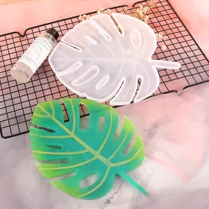 Moule en silicone feuille de monstera avec détail de sous-verre en résine