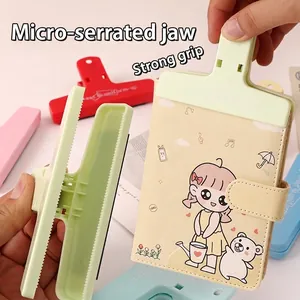 Clip magnetiche multifunzionali color Morandi per l'organizzazione di cartoleria