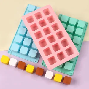 Molde de silicona con 15 cavidades rectangulares para chocolate y jabón, colores vivos