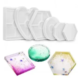 Vista detallada de moldes de silicona para resina epoxi DIY en varias formas y piezas terminadas