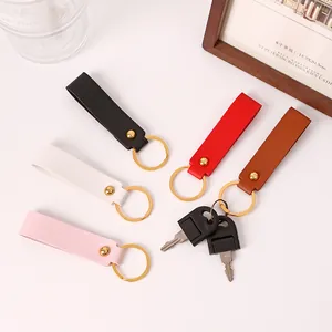 Porte-clés minimalistes en cuir PU avec anneaux en métal doré en cinq couleurs variées