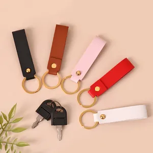 Porte-clés minimalistes en cuir PU en cinq couleurs avec anneaux en métal doré