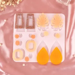 Vue détaillée du moule en silicone pour boucles d'oreilles et pendentifs DIY
