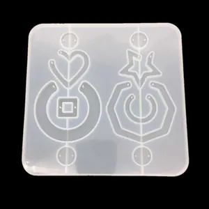 Stampo in silicone per orecchini in resina fai-da-te con forme a cuore e geometriche.