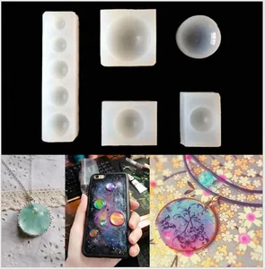 Set mit verschieden großen halbkugelförmigen Silikonformen und DIY-Harzschmuck-Beispielen