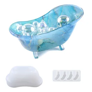 Set dettagliato di stampi in silicone per vasca da bagno con un esempio in resina