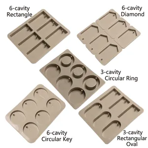 Vue détaillée de diverses formes de moules en silicone pour tablettes de cire et savon