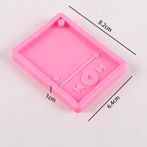 Vista dettagliata dello stampo in silicone rosa a tema lettore musicale per fai-da-te