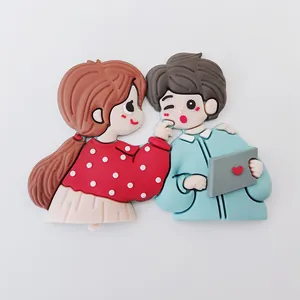 Primo piano di decorazione per torte con coppia di cartoni animati per San Valentino