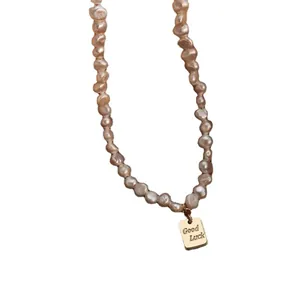 Collar de perlas barrocas francesas vintage con colgante Good Luck dorado para mujer