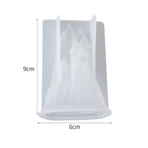 Detaillierte Maße der 3D-Schloss-Silikonform: 9 cm Höhe, 6 cm Breite und ca. 40 g Gewicht