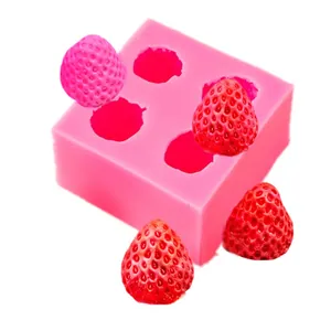 Vue détaillée du moule en silicone fraise à 4 cavités pour décoration de gâteaux et fondant.
