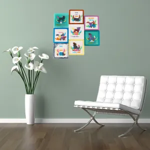 Kleurrijke kunsthars muurdecoratie met dierenmotieven in een modern minimalistisch huis