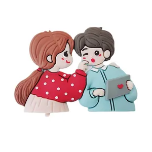 Decorazione per torta con coppia di cartoni animati in PVC morbido per San Valentino.