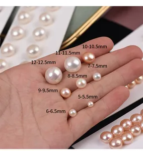 Vue macro de perles d'eau douce naturelles de différentes tailles pour bijoux DIY